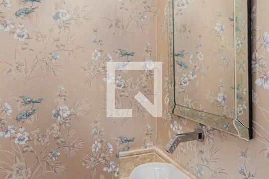 Venda de apartamento na Vila Mariana com 3 quartos e piscina no condomínio. — Lavabo
