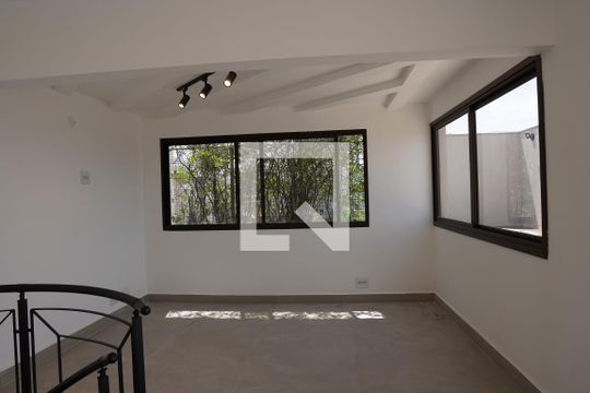 Comprar apartamento em Pinheiros com 2 quartos, 1 suíte, piscina e churrasqueira no condomínio. Pode ter animais. — Sala de Jantar