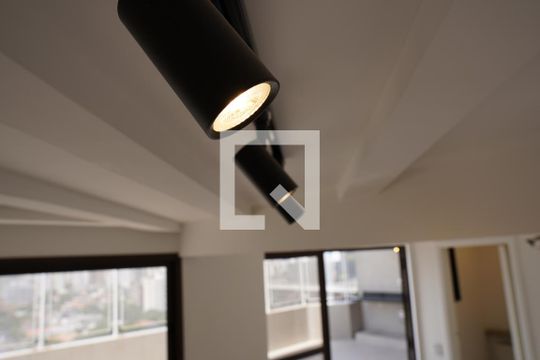 Comprar apartamento em Pinheiros com 2 quartos, 1 suíte, piscina e churrasqueira no condomínio. Pode ter animais. — Sala de Jantar