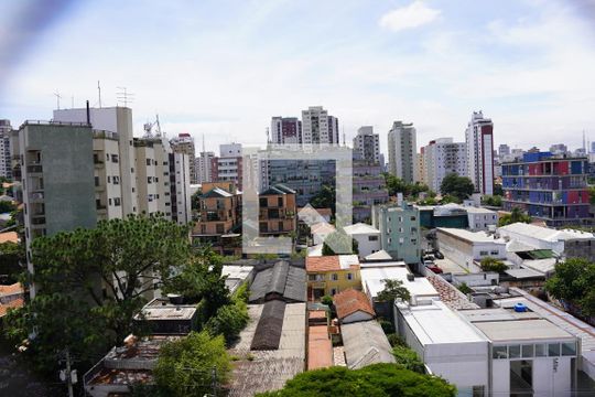 Comprar apartamento em Pinheiros com 2 quartos, 1 suíte, piscina e churrasqueira no condomínio. Pode ter animais. — Vista Quarto Suite