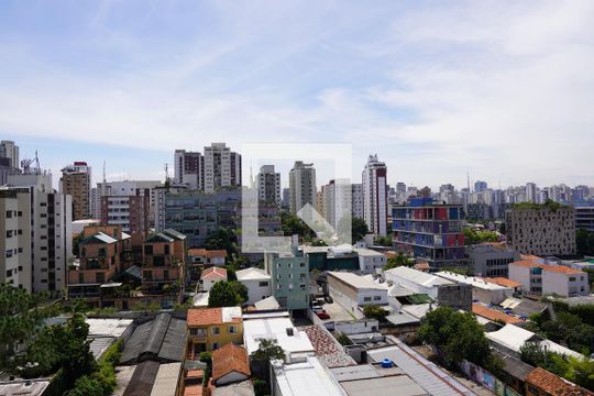 Comprar apartamento em Pinheiros com 2 quartos, 1 suíte, piscina e churrasqueira no condomínio. Pode ter animais. — Vista Terraço