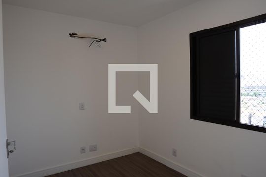 Comprar apartamento em Pinheiros com 2 quartos, 1 suíte, piscina e churrasqueira no condomínio. Pode ter animais. — Quarto 1