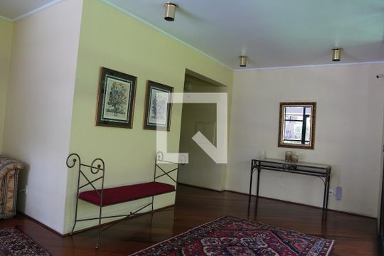 Comprar apartamento em Pinheiros com 2 quartos, 1 suíte, piscina e churrasqueira no condomínio. Pode ter animais. — Hall