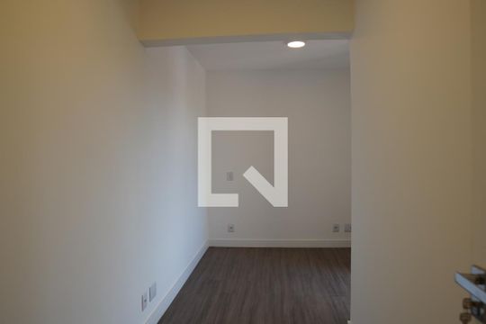 Comprar apartamento em Pinheiros com 2 quartos, 1 suíte, piscina e churrasqueira no condomínio. Pode ter animais. — Quarto 2 - Suíte