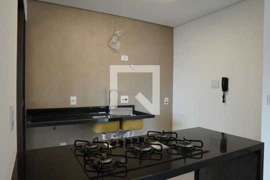 Comprar apartamento em Pinheiros com 2 quartos, 1 suíte, piscina e churrasqueira no condomínio. Pode ter animais. — Cozinha