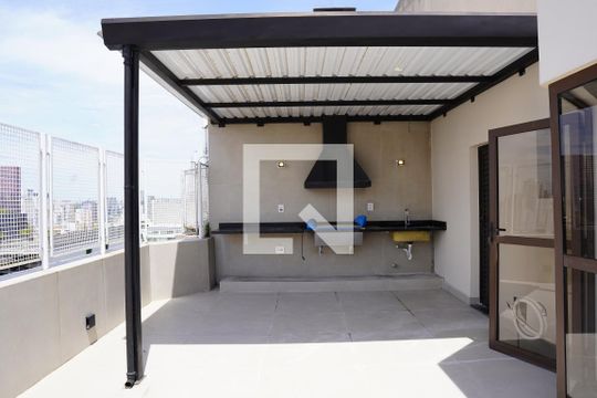Comprar apartamento em Pinheiros com 2 quartos, 1 suíte, piscina e churrasqueira no condomínio. Pode ter animais. — Churrasqueira privativa