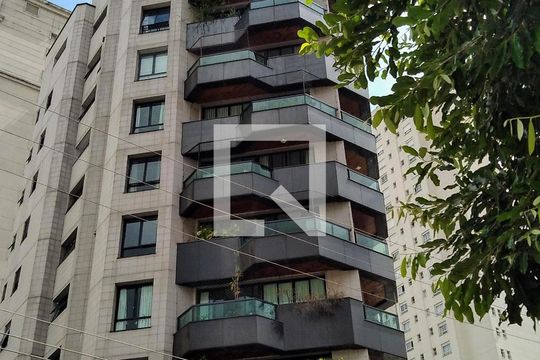 Compra apartamento na Vila Uberabinha, 3 quartos. — Fachada