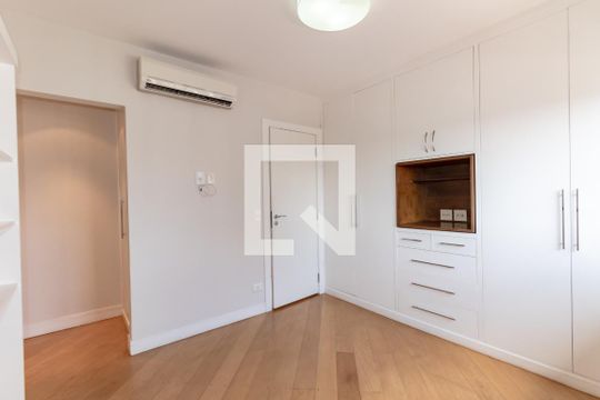 Compra apartamento com 3 quartos, quintal, churrasqueira e piscina no condomínio. — Quarto 2