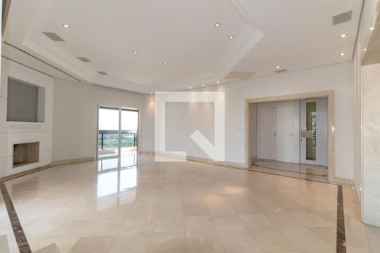 Compra apartamento com 3 quartos, quintal, churrasqueira e piscina no condomínio. — Sala