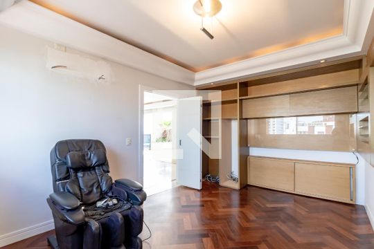 Compra apartamento com 3 quartos, quintal, churrasqueira e piscina no condomínio. — Sala 5