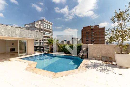 Compra apartamento com 3 quartos, quintal, churrasqueira e piscina no condomínio. — Cobertura - Piscina