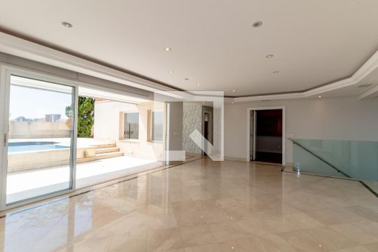 Compra apartamento com 3 quartos, quintal, churrasqueira e piscina no condomínio. — Sala 4