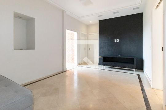 Compra apartamento com 3 quartos, quintal, churrasqueira e piscina no condomínio. — Sala 3