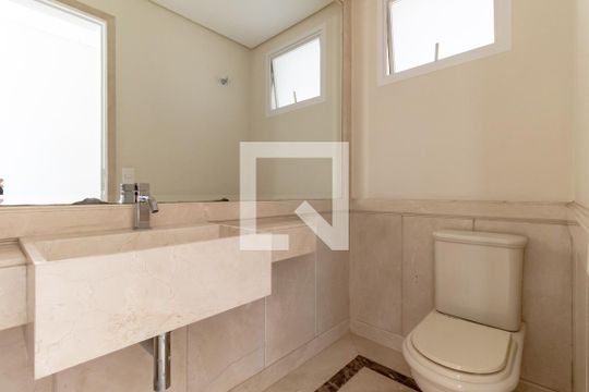 Compra apartamento com 3 quartos, quintal, churrasqueira e piscina no condomínio. — Vestiário da cobertura
