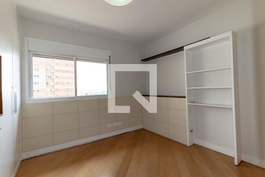 Compra apartamento com 3 quartos, quintal, churrasqueira e piscina no condomínio. — Quarto 2