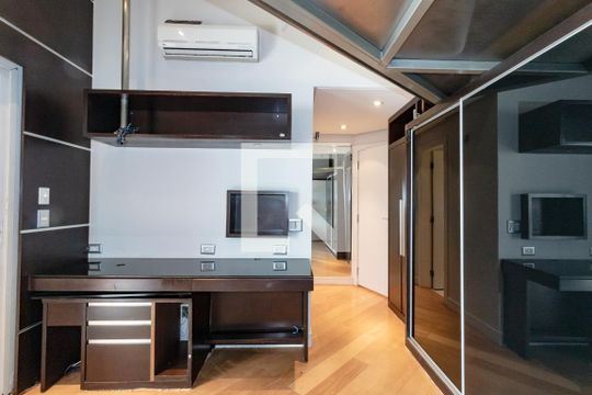 Compra apartamento com 3 quartos, quintal, churrasqueira e piscina no condomínio. — Quarto 3