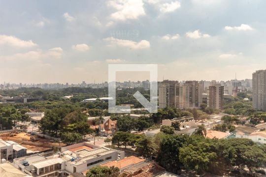 Compra apartamento com 3 quartos, quintal, churrasqueira e piscina no condomínio. — Sacada