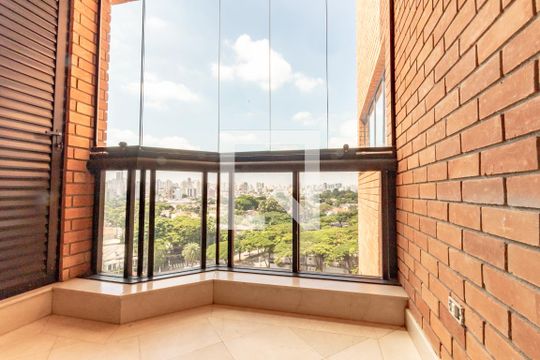 Compra apartamento com 3 quartos, quintal, churrasqueira e piscina no condomínio. — Sala 3