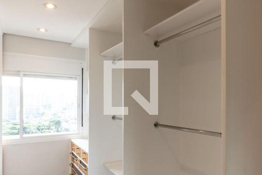 Compra apartamento com 3 quartos, quintal, churrasqueira e piscina no condomínio. — Quarto 1 (closet)