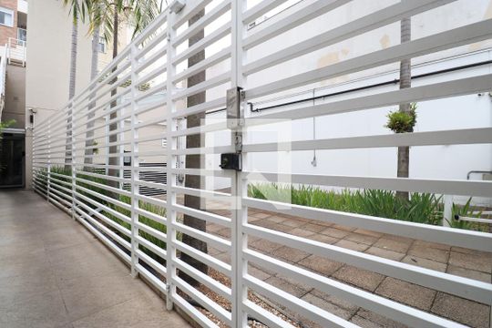 Comprar apartamento mobiliado na Pompeia com 2 quartos, varanda e pets permitidos. — Área comum