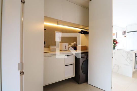 Comprar apartamento mobiliado na Pompeia com 2 quartos, varanda e pets permitidos. — Detalhe da area de serviço