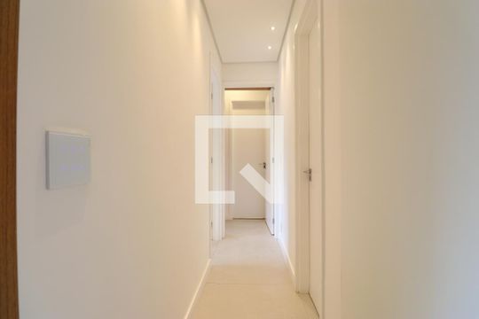 Comprar apartamento mobiliado na Pompeia com 2 quartos, varanda e pets permitidos. — Corredor