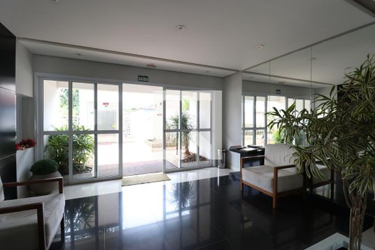 Comprar apartamento mobiliado na Pompeia com 2 quartos, varanda e pets permitidos. — Hall de entrada