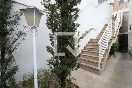 Comprar apartamento mobiliado na Pompeia com 2 quartos, varanda e pets permitidos. — Área comum