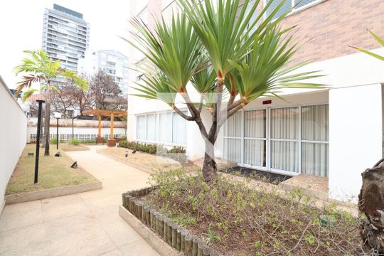 Comprar apartamento mobiliado na Pompeia com 2 quartos, varanda e pets permitidos. — Área comum