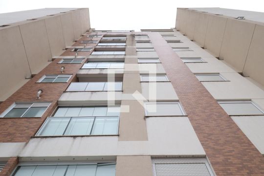 Comprar apartamento mobiliado na Pompeia com 2 quartos, varanda e pets permitidos. — Fachada