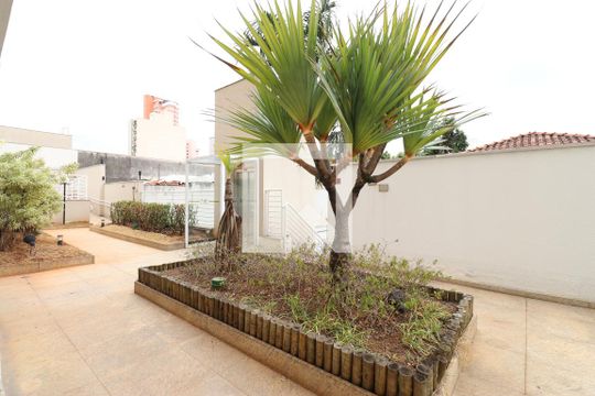 Comprar apartamento mobiliado na Pompeia com 2 quartos, varanda e pets permitidos. — Área comum