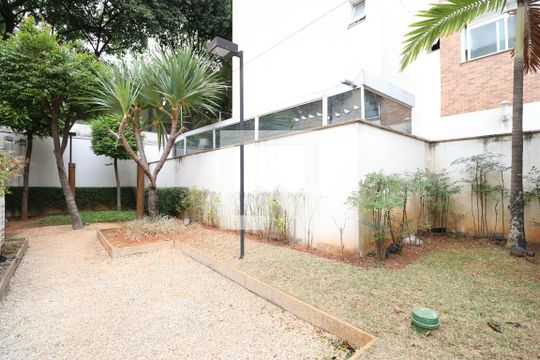 Comprar apartamento mobiliado na Pompeia com 2 quartos, varanda e pets permitidos. — Área comum