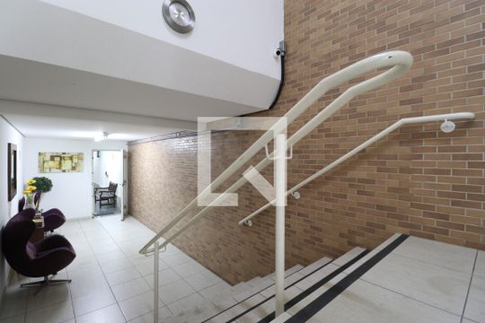 Comprar apartamento mobiliado na Pompeia com 2 quartos, varanda e pets permitidos. — Área comum
