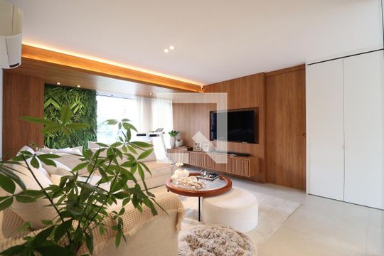 Comprar apartamento mobiliado na Pompeia com 2 quartos, varanda e pets permitidos. — Sala