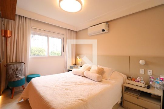 Comprar apartamento mobiliado na Pompeia com 2 quartos, varanda e pets permitidos. — Quarto Suíte