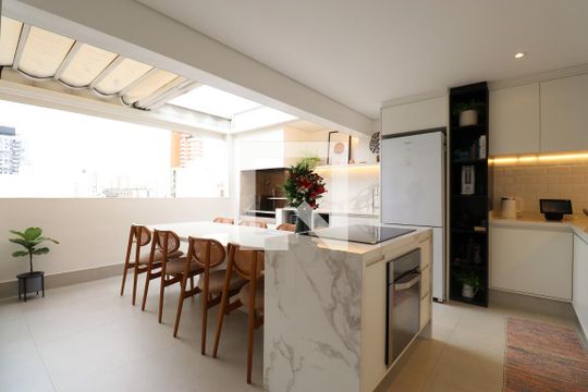 Comprar apartamento mobiliado na Pompeia com 2 quartos, varanda e pets permitidos. — Varanda gourmet