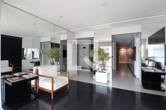 Comprar apartamento mobiliado na Pompeia com 2 quartos, varanda e pets permitidos. — Hall de entrada
