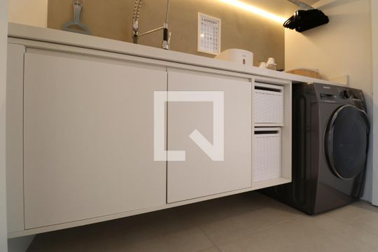 Comprar apartamento mobiliado na Pompeia com 2 quartos, varanda e pets permitidos. — Área de Serviço