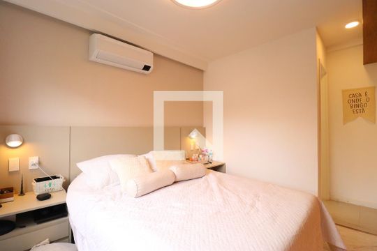 Comprar apartamento mobiliado na Pompeia com 2 quartos, varanda e pets permitidos. — Quarto Suíte