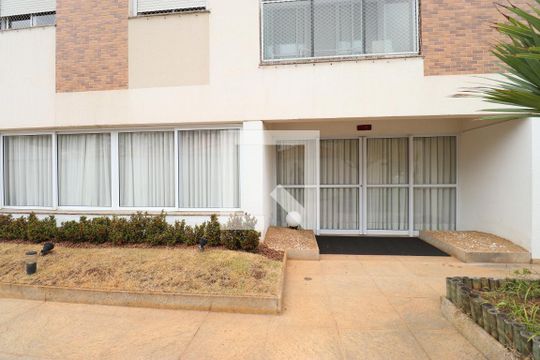 Comprar apartamento mobiliado na Pompeia com 2 quartos, varanda e pets permitidos. — Área comum