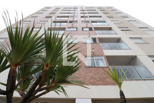 Comprar apartamento mobiliado na Pompeia com 2 quartos, varanda e pets permitidos. — Fachada