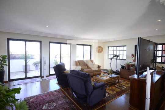 Apartamento com 5 quartos e academia no condomínio, ideal para comprar. — Sala
