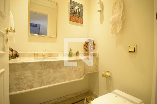 Apartamento com 5 quartos e academia no condomínio, ideal para comprar. — Lavabo