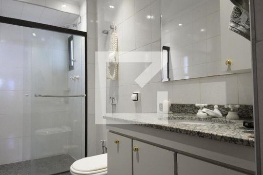 Apartamento com 5 quartos e academia no condomínio, ideal para comprar. — Banheiro