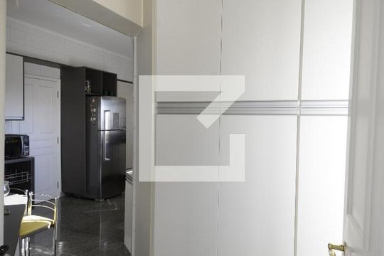 Apartamento com 5 quartos e academia no condomínio, ideal para comprar. — Banheiro 