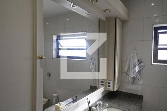 Apartamento com 5 quartos e academia no condomínio, ideal para comprar. — Banheiro 