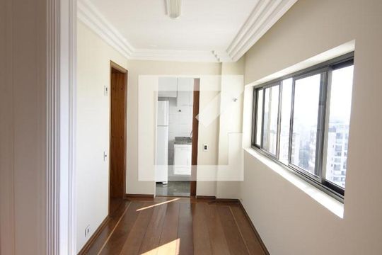 Apartamento com 5 quartos e academia no condomínio, ideal para comprar. — Corredor
