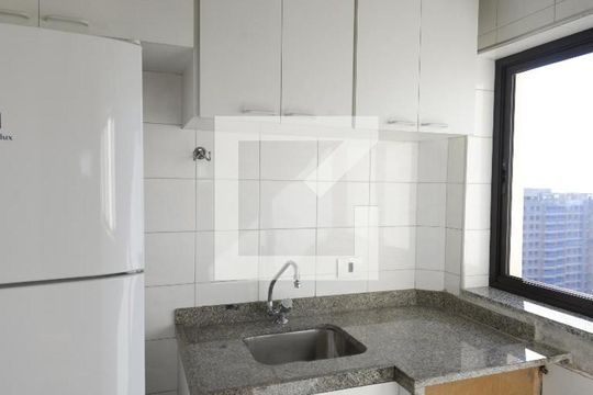Apartamento com 5 quartos e academia no condomínio, ideal para comprar. — Cozinha