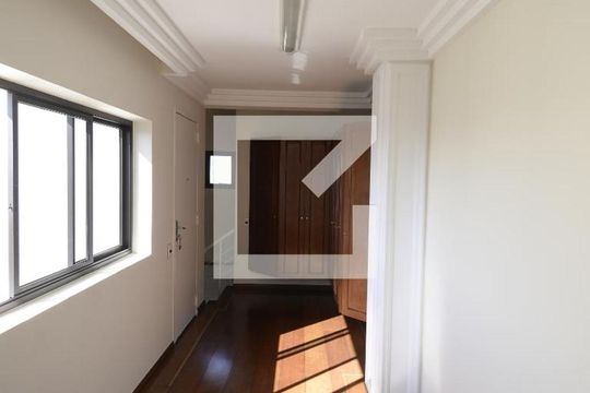 Apartamento com 5 quartos e academia no condomínio, ideal para comprar. — Corredor