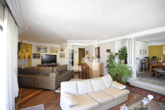 Apartamento com 5 quartos e academia no condomínio, ideal para comprar. — Sala